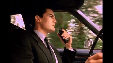 Dale Cooper talking into a dictaphone while driving
