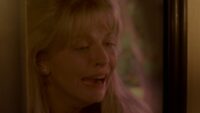 Laura Palmer crying in Gordon's door