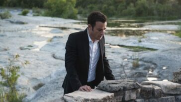Kevin Garvey in a tuxedo looks down into a well in The Leftovers, "International Assassin"
