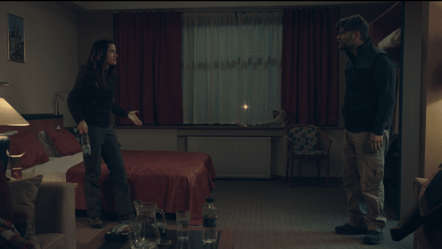 a man and a woman verbally fight with each other in a hotel room anka joe kathryn hahn jay r. ferguson The Romanoffs