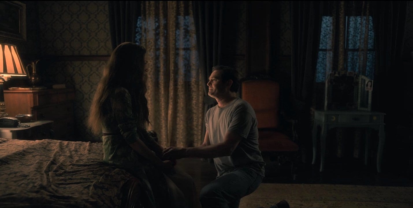 Hugh and Olivia Crain in The Haunting of Hill House (Netflix)