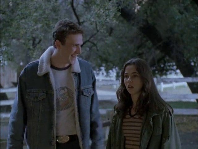 Nick and Lindsay cut class and discuss the school dance in the Freaks and Geeks pilot episode