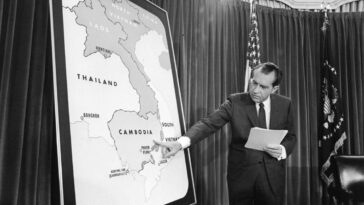Nixon with map of Cambodia, April 30, 1970