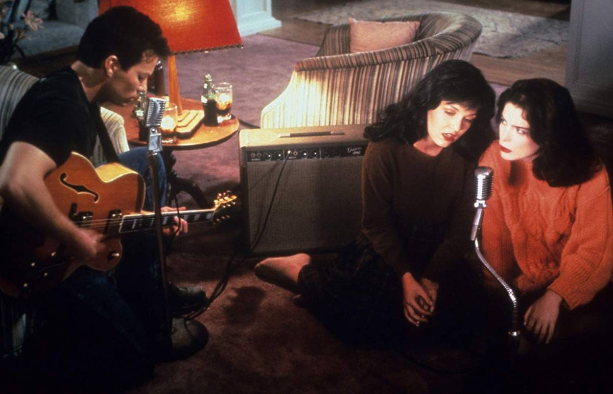 James (James Marshall) sings "Just You" with Donna (Lara Flynn Boyle) and Maddy (Sheryl Lee) in Twin Peaks
