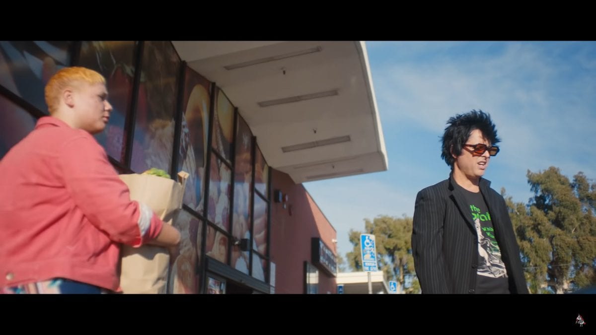 Billy Joe Armstrong outside a supermarket in the video for Oh Yeah!