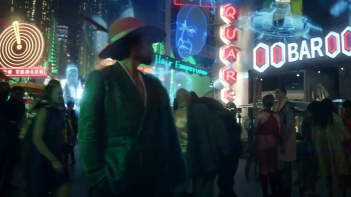 Picard S1E5 - Rios, in full pimp wardrobe, steps out into the neon lit streets of Freecloud