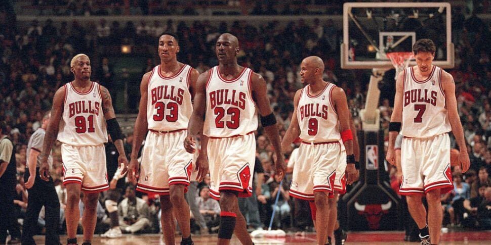 The Chicago Bulls of the mid-90s walk down the court