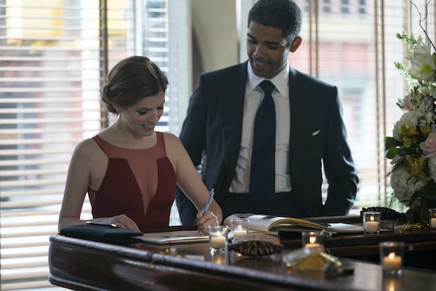 Darby and Grant (Anna Kendrick and Kingsley Ben-Adir) sign a wedding guest book.