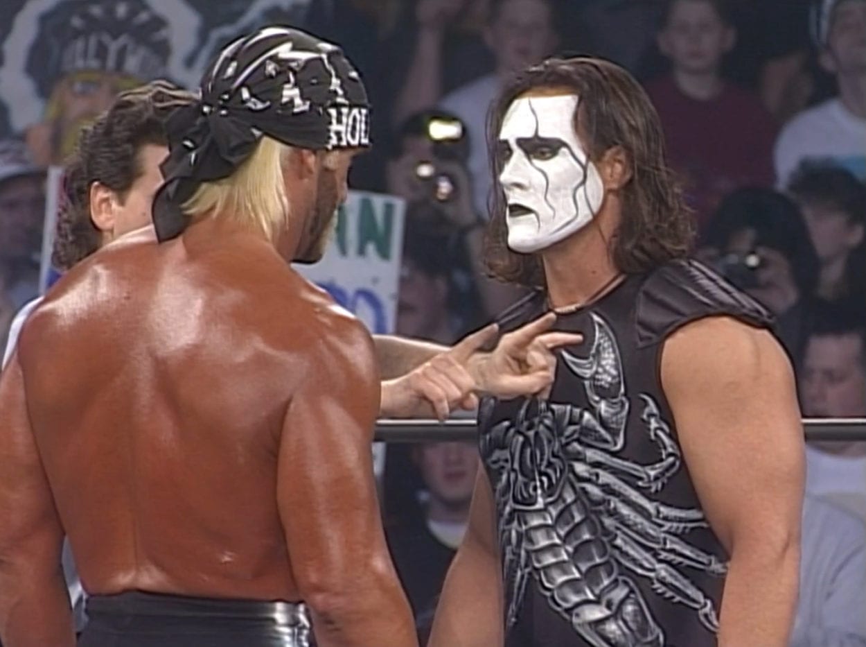 Sting and Hogan faceoff at Starrcade 1997