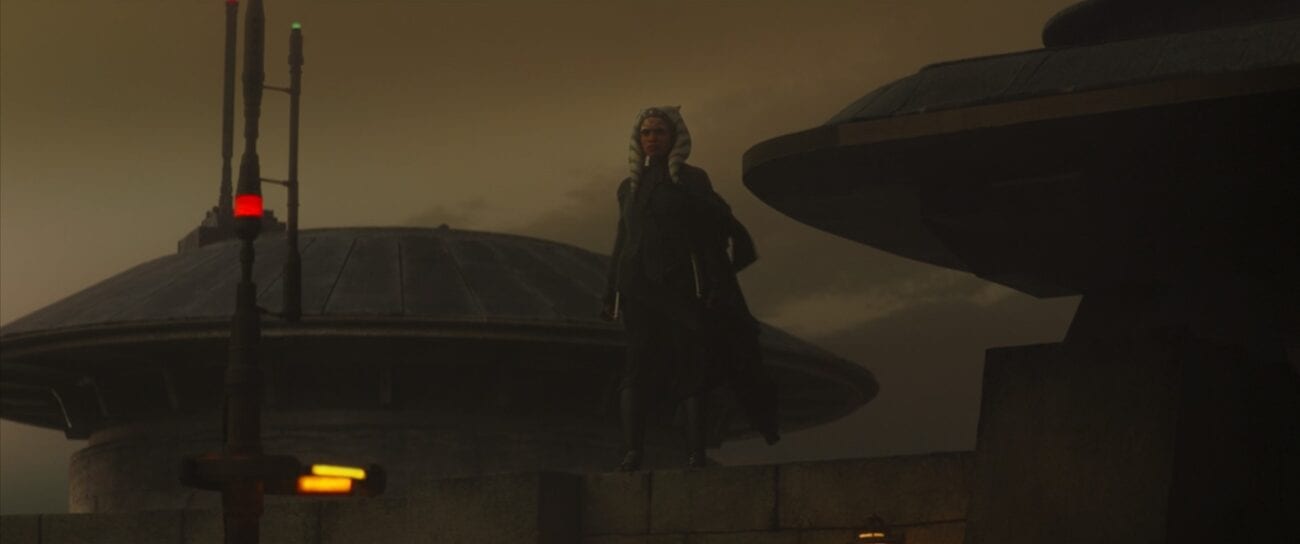 Ahsoka stands on a wall as she prepares to fight with The Magistrate