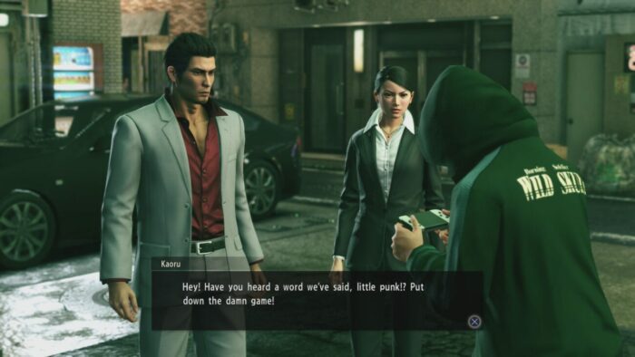 Kiryu interacts with a mysterious figure.