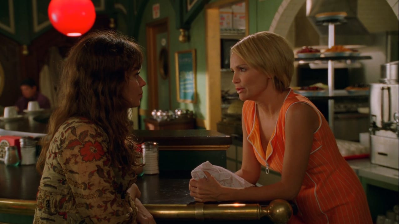 Chuck (Anna Friel) and Olive (Kristen Chenoweth) have a discussion.
