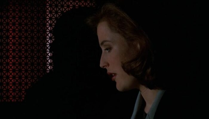 Scully in a confessional booth in 'Revelations' (S3E11)