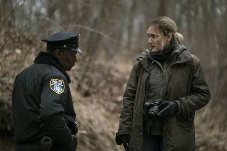 Mare Sheehan (Kate Winslet) gets filled in by Chief Carter (John Douglas Thompson) about a body that was found.