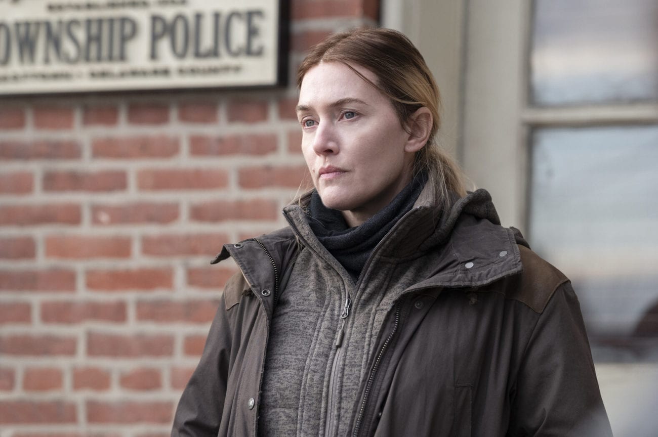 Mare Sheehan (Kate Winslet) stands outside a Police Station.
