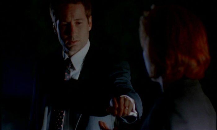 At night, Mulder drops a handful of sunflower seeds into Scully's outstretched hand