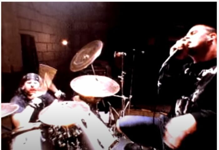 Drummer Vinnie Paul and vocalist Phil Anselmo performing togther