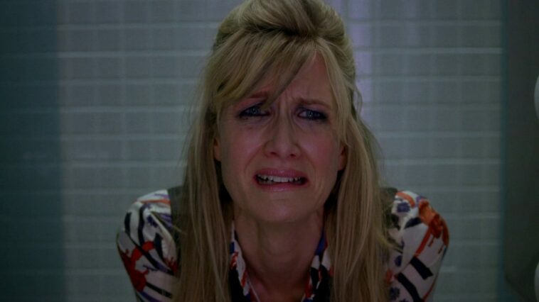 Amy Jellicoe cries in the bathroom in HBO's Enlightened