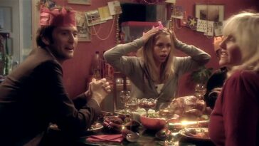 The Tenth Doctor, Rose Tyler, and Jackie Tyler having Christmas dinner in 'The Christmas Invasion'
