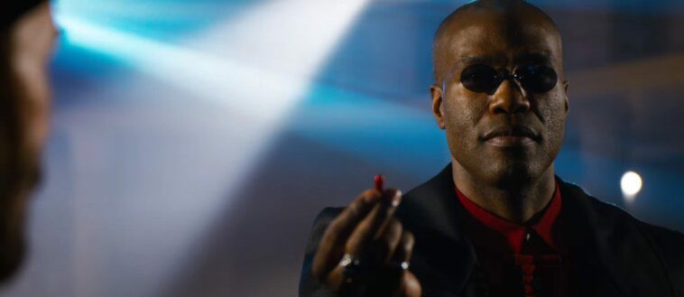 Yayha Abdul Mateen II as the new Morpheus, offering a red pill in The Matrix Ressurections