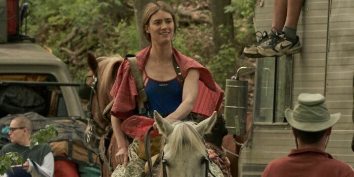Kirsten (Mackenzie Davis) rides a horse with the Travelling Symphony