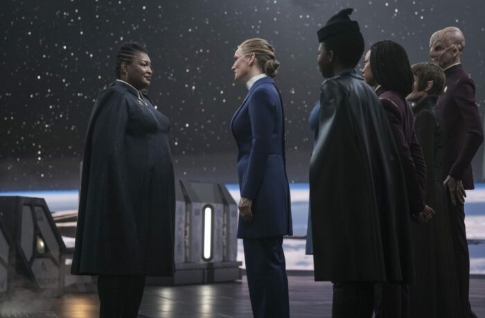 The United Earth President (Stacey Abrams) greets President Rillack (Chelah Horsdal) on an open space deck