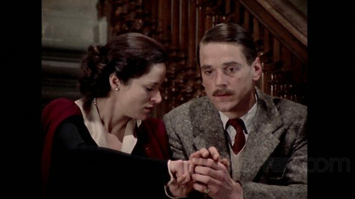 Julia and Charles clasp hands in Brideshead Revisited