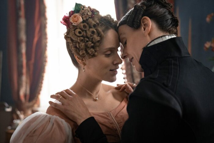 Ann Walker (Sophie Rundle) and Anne Lister (Suranne Jones) about to kiss.