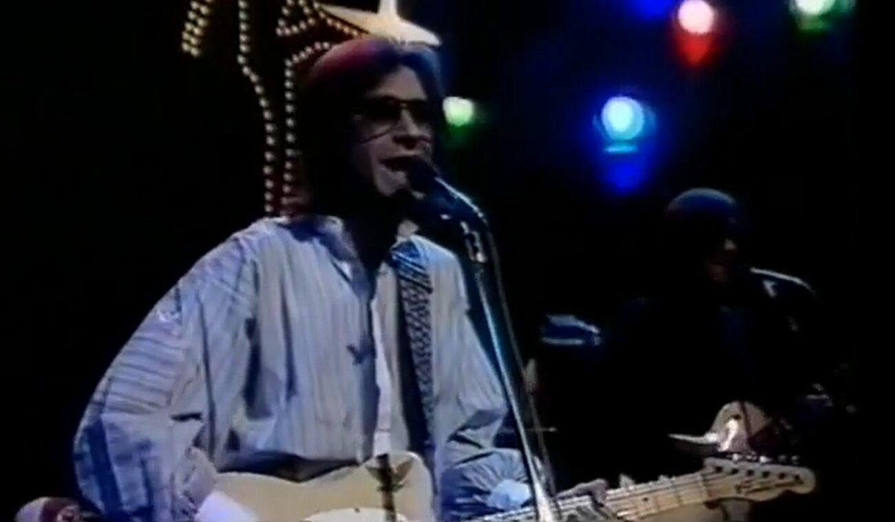 Ray Davies playing on Old Grey Whistle Test.