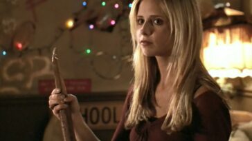 Buffy brandishing a stake in a frat house in 'The Freshman'