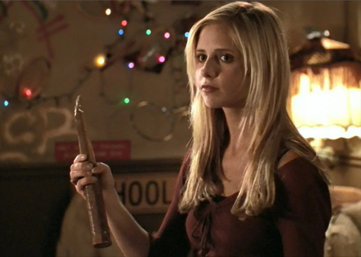 Buffy brandishing a stake in a frat house in 'The Freshman'