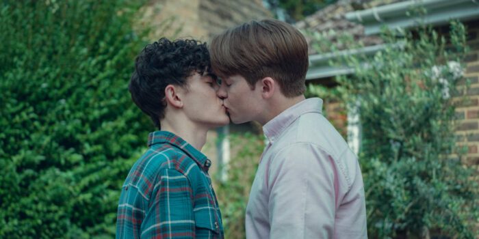 Joe Locke as Charlie Spring and Kit Connor as Nick Nelson kissing
