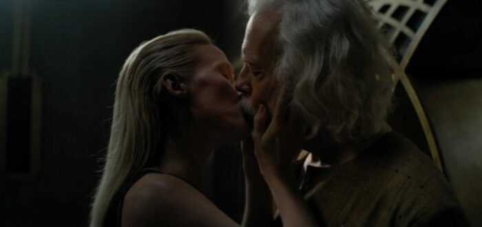 Demerzel kisses the elder CLeon I passionately