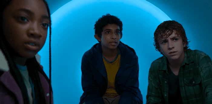 PERCY JACKSON AND THE OLYMPIANS Episode 4: (l-r) Leah Jefferies as Annabeth Chase, Aryan Simhadri as Grover and Walker Scobell as Percy Jackson in the lift to the top of the Arch